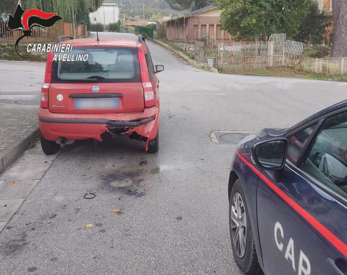 Principio di incendio di una Panda, sotto al veicolo ritrovati anche due grossi petardi inesplosi - 