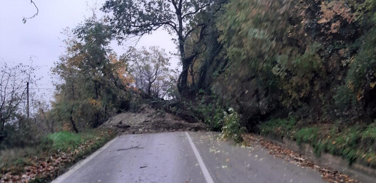 Per una frana chiusa al traffico la S.P. 109 Vitulanese a Tocco Caudio - 