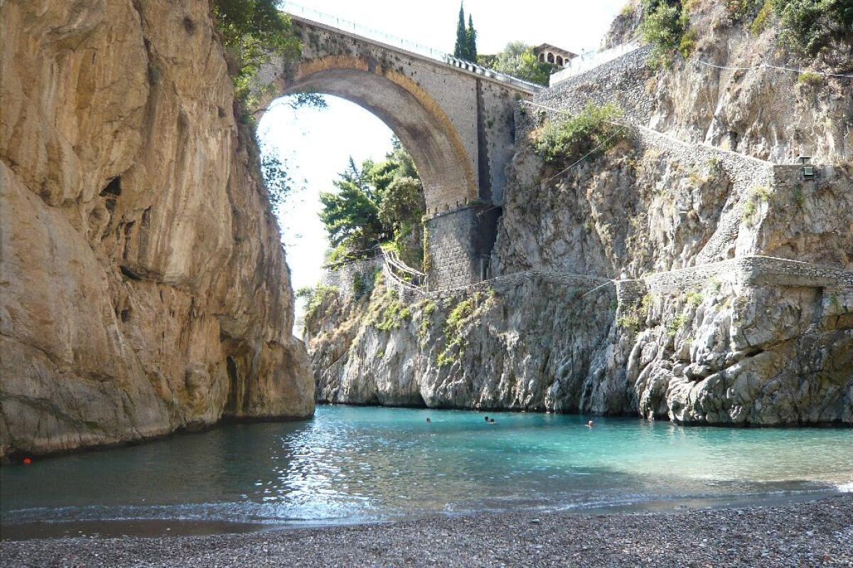 Ancora senza esito ricerche del 24 enne lanciatosi dal Ponte di Furore - 