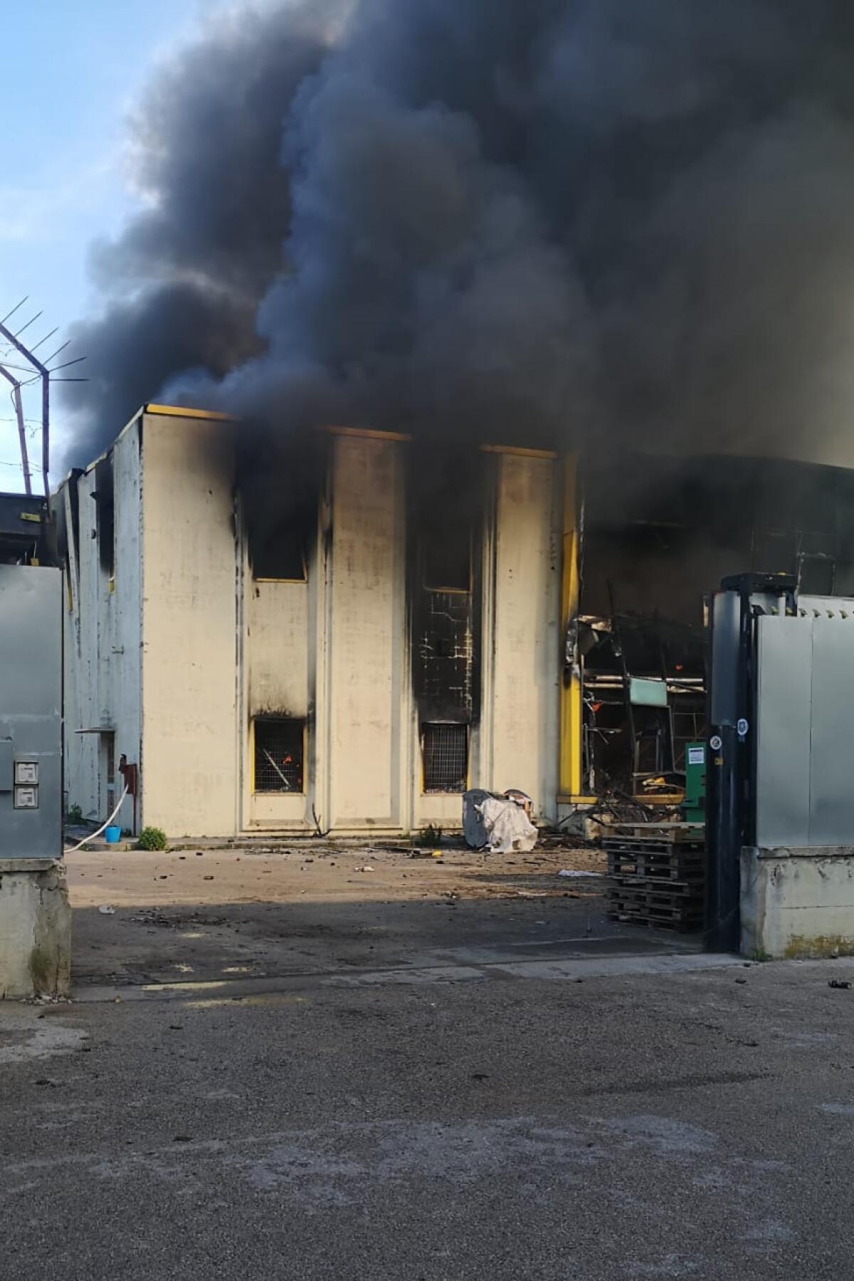 Incendio di Arzano, risultati monitoraggio diossine - 