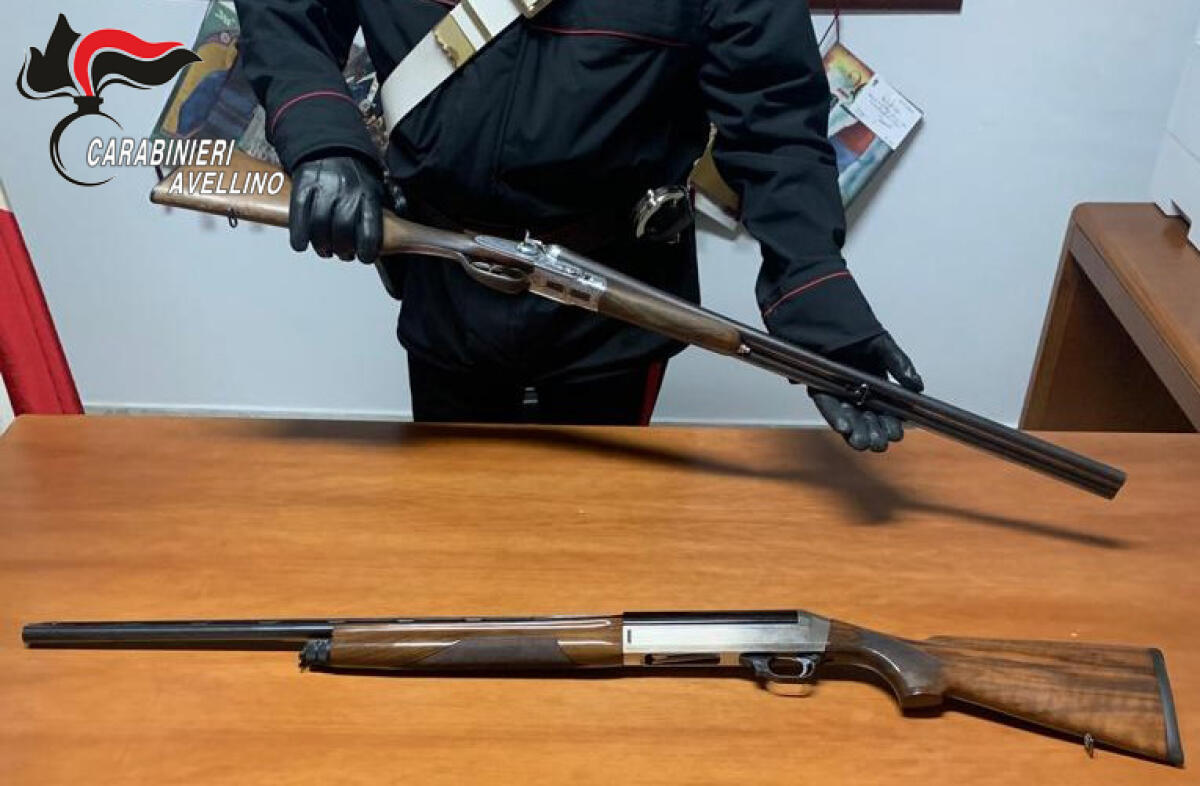 Violazioni in materia di armi, denunciati padre e figlio - 