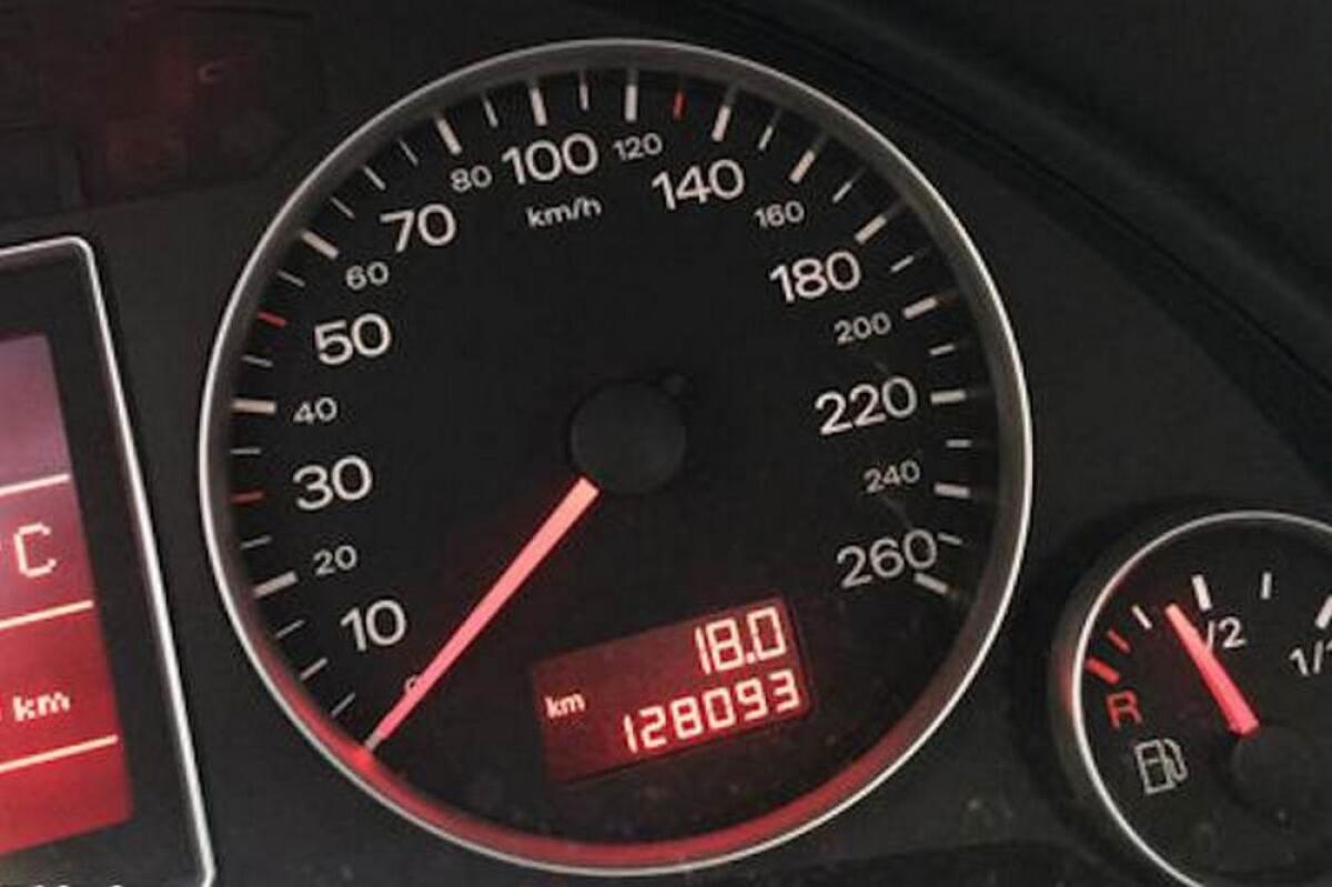 Scalavano i chilometri dalle auto, nei guai sei rivenditori - 