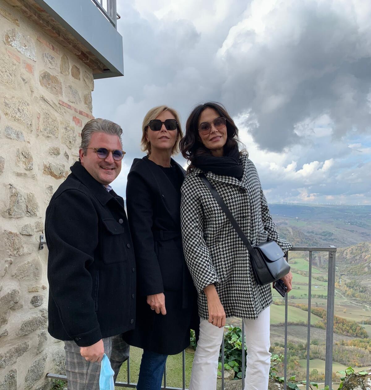 Maria Grazia Cucinotta e Vittoria Belvedere incantate dal borgo di Cairano - 