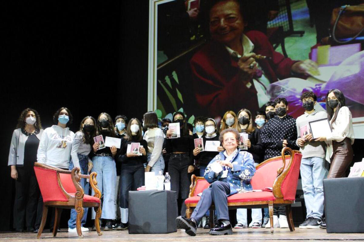 Gli alunni del liceo Fermi di Montesarchio intervistati nella puntata "Sorgente di vita" su Rai 2 ,di Domenica 21 novembre. - 