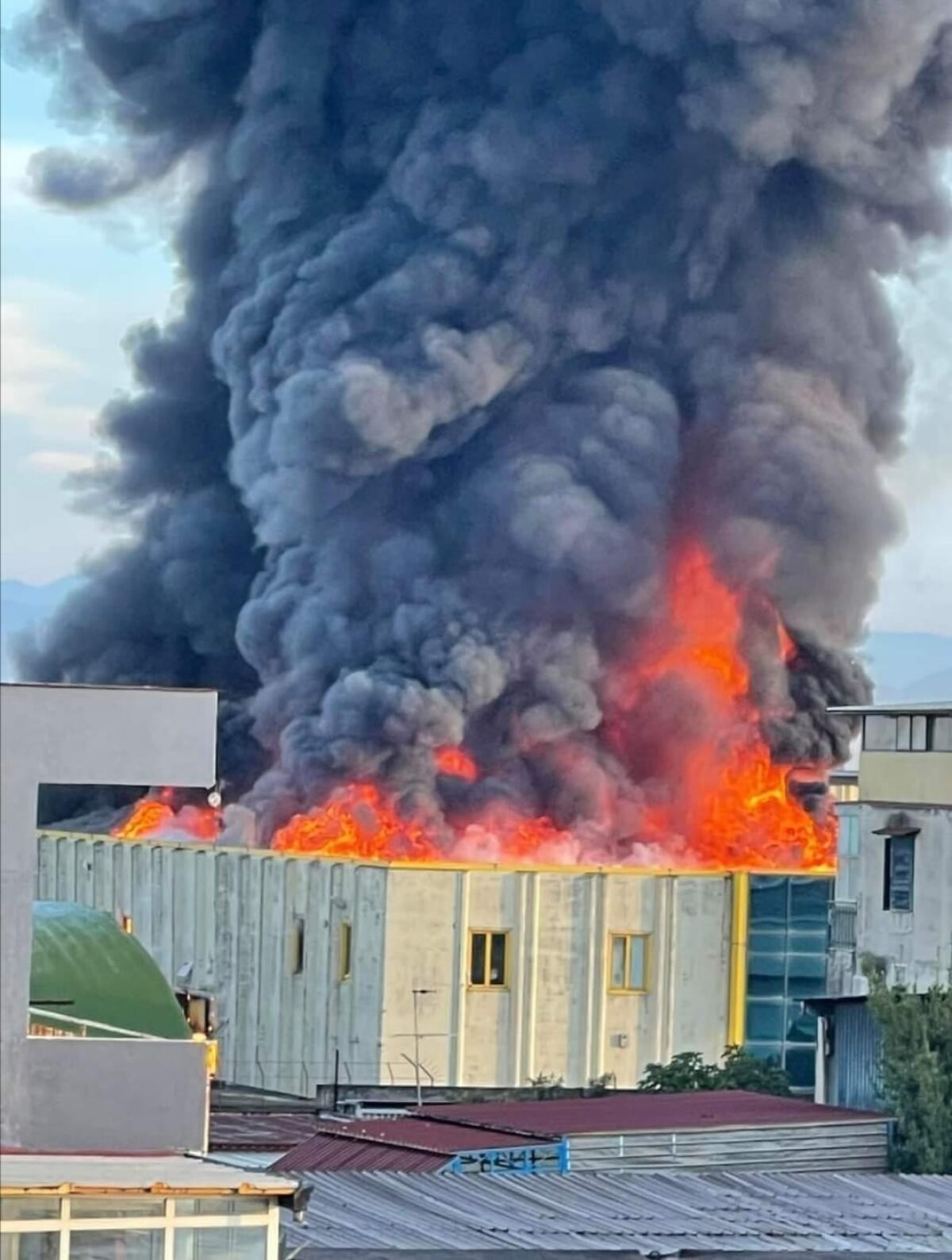 Incendio alla F.A.B. di Arzano - 