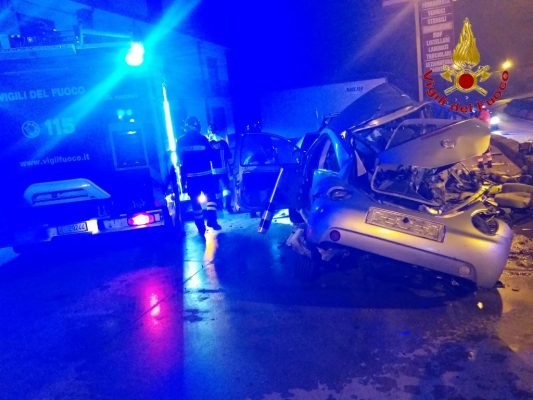 Due giovani  perdono la vita in un incidente stradale a Mirabella Eclano