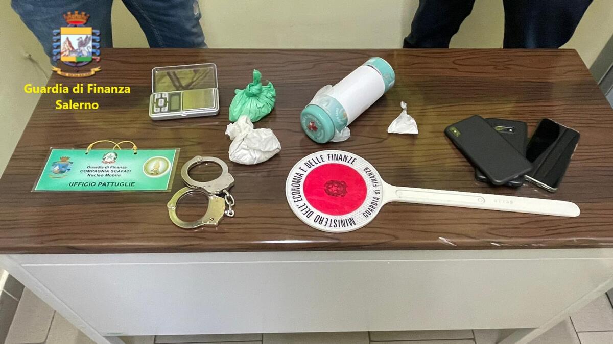 Arrestato un 35 enne nascondeva la cocaina nel pacco di caffè. - 