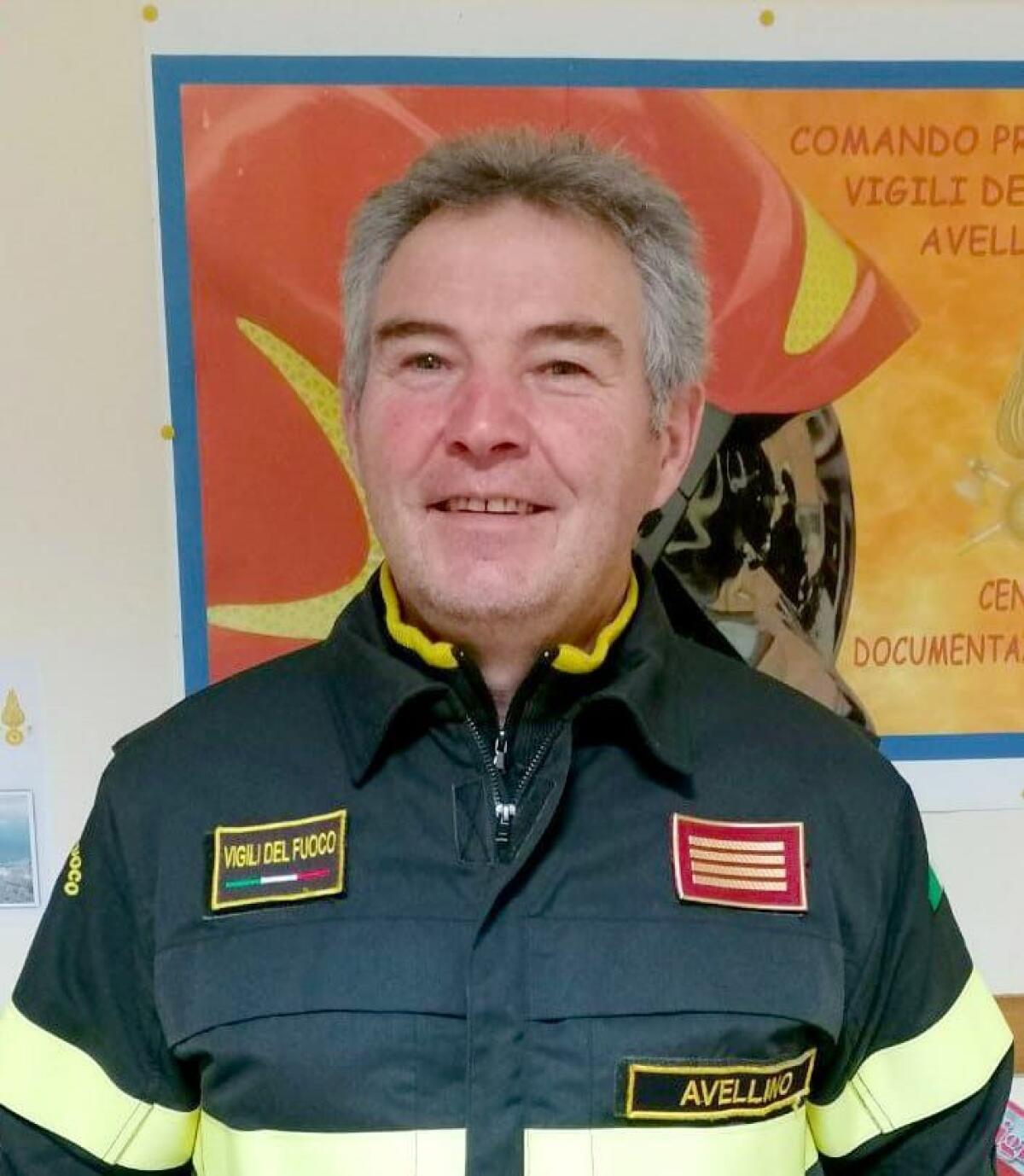 Capo Reparto Luigi Tomeo dei Vigili del Fuoco di Avellino, dopo circa 40 anni nel Corpo Nazionale, lascia il servizio attivo - 
