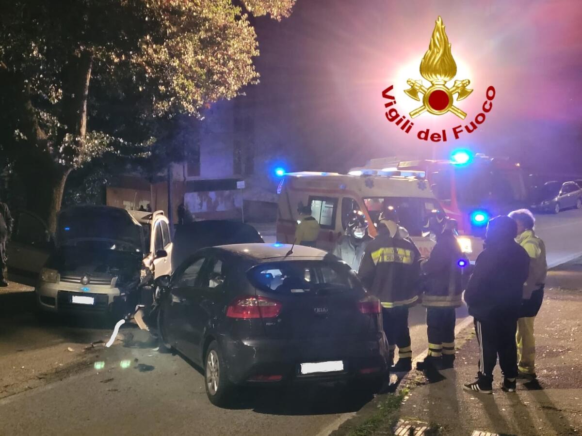 Scontro tra auto, feriti quattro ragazzi - 