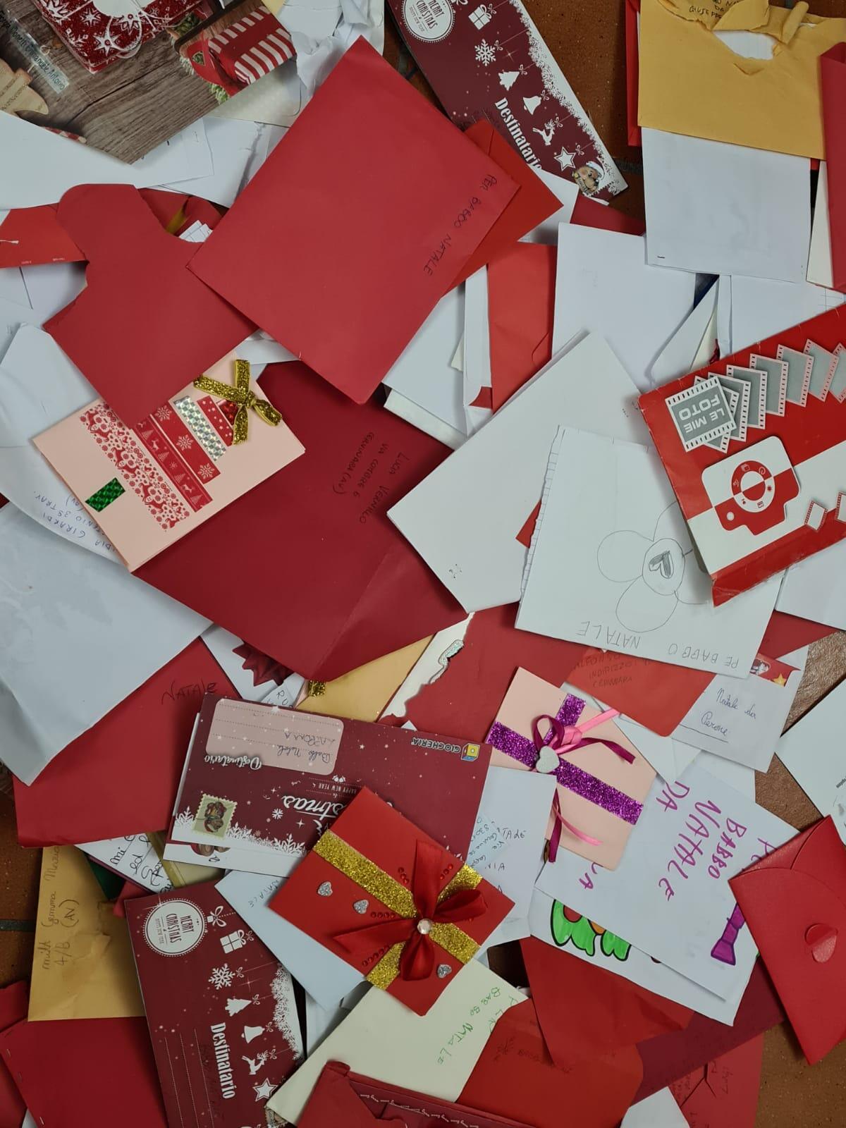 Il Caro Babbo Natale consegnerà i doni i giorni 23 e 24 dicembre. - 