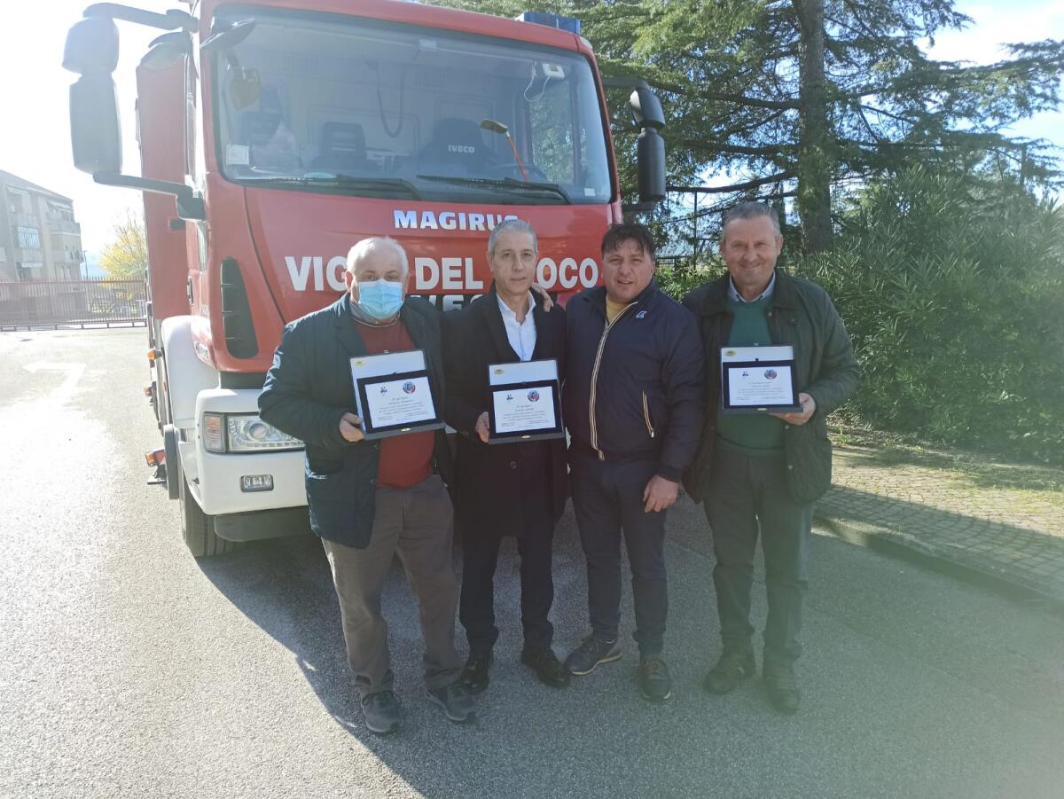 CO.NA.PO. anche quest’anno in occasione di Santa Barbara consegna una targa ricordo al personale Vigile del Fuoco in quiescenza nel 2021. - 