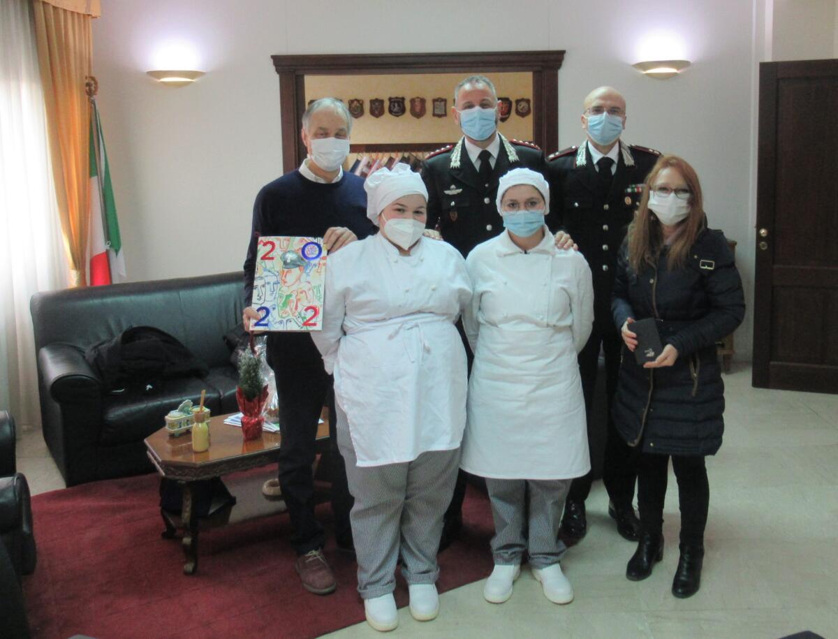 Scambio di auguri di Natale tra l'IPSAR e il Comando Provinciale dei Carabinieri - 