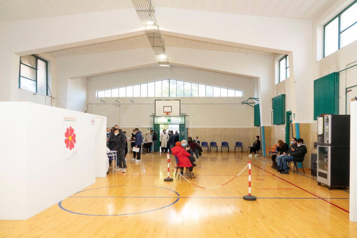Covid. Oggi l'hub di Montesarchio è chiuso per la organizzazione del servizio vaccinazioni dei minori - 