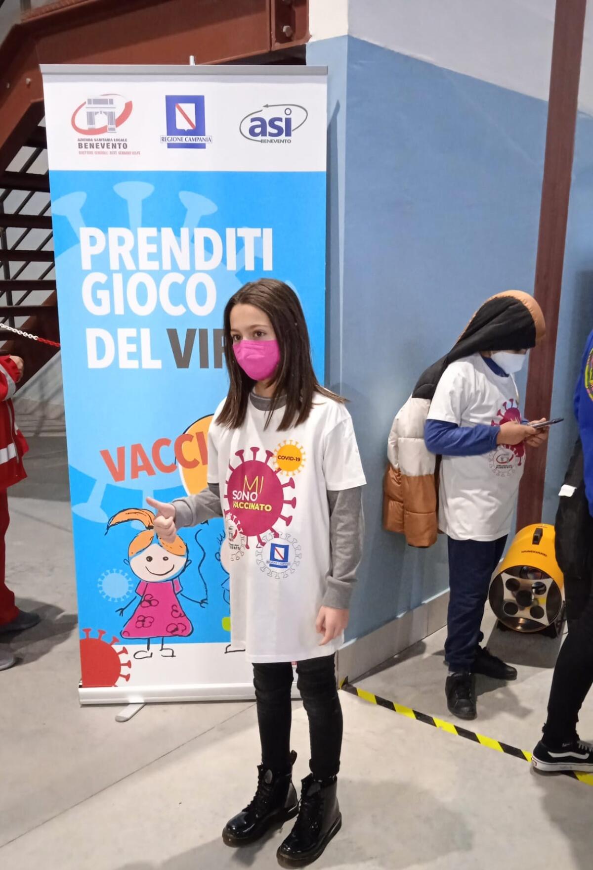 E' di Bucciano la prima bambina vaccinata all'Hub dell'Asl di Bn - 
