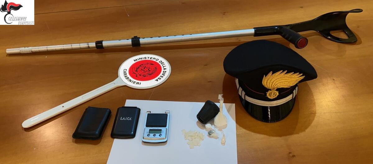 Nasconde la droga nella stampella per deambulare, in manette un 62 enne - 