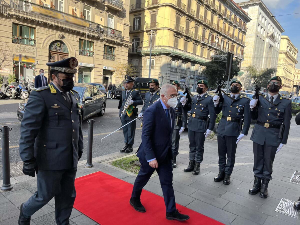 Il Prefetto di Napoli si è recato in visita istituzionale presso la sede del Comando Provinciale della Guardia di Finanza. - 
