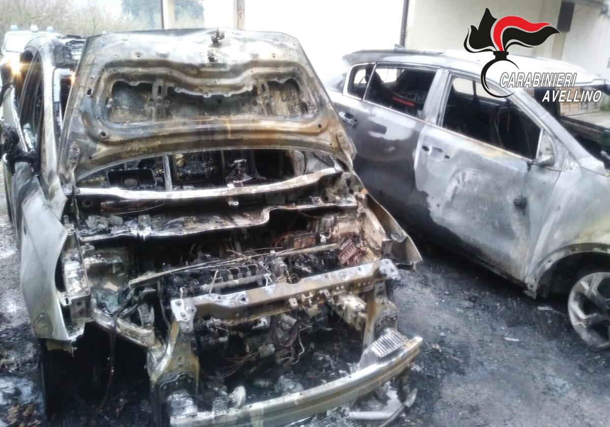 Indagini in corso per un incendio divampato nella notte a Forino. - 