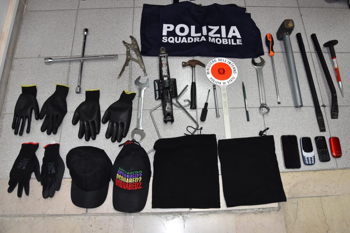 Trovate in possesso di attrezzi atti allo scasso, denunciate tre persone - 