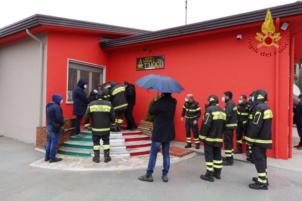 Presso il distaccamento di Lioni si è tenuta una cerimonia di posizionamento della statua di Santa Barbara.