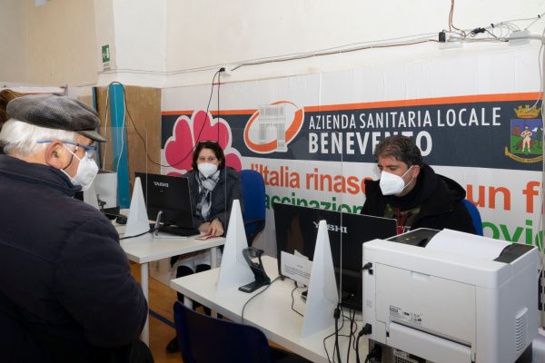 L’Hub di Montesarchio continua a vaccinare le centinaia di cittadini