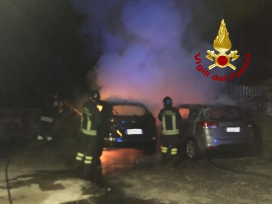 Indagini in corso per un incendio divampato nella notte a Forino.