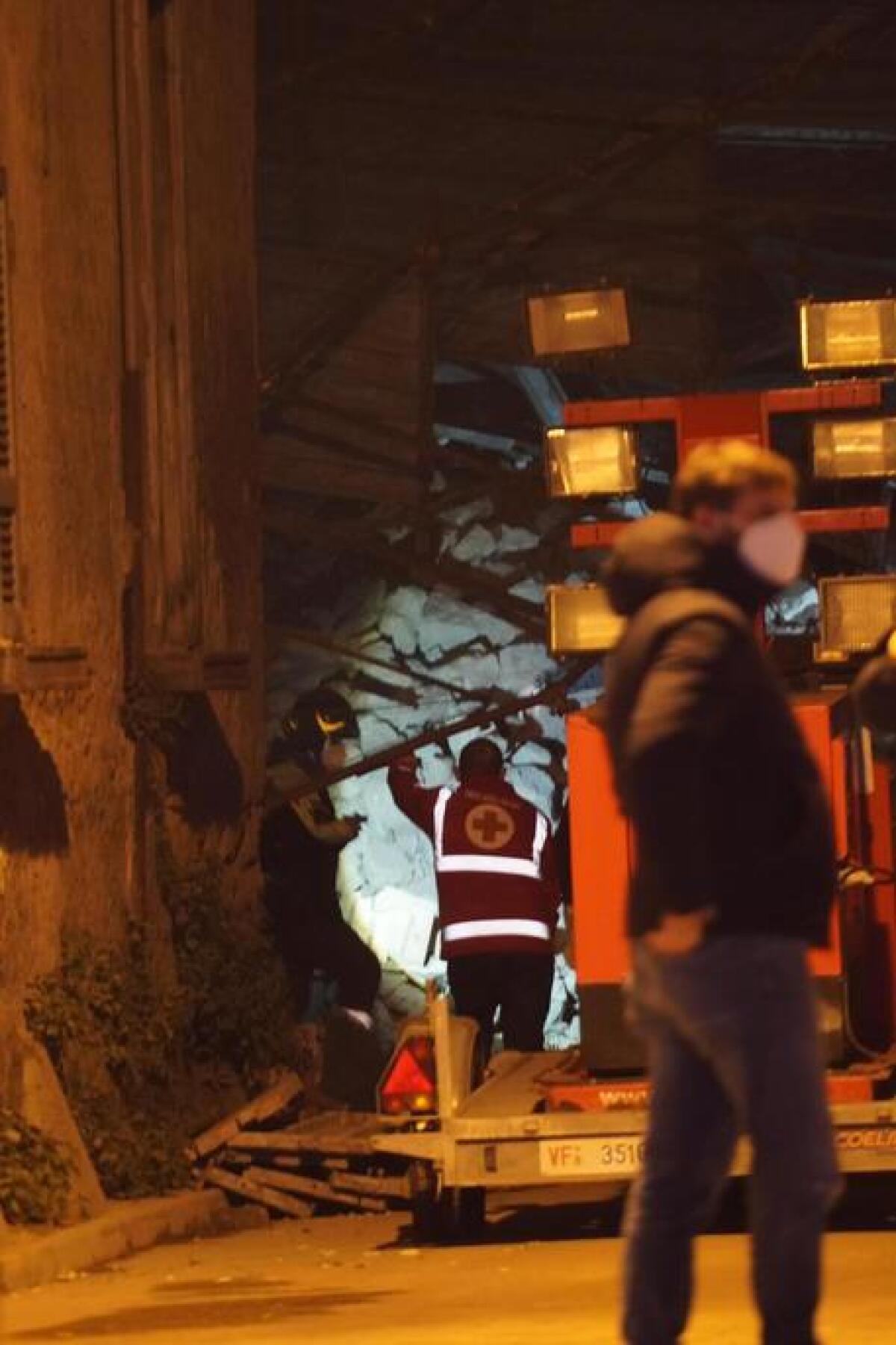 Crollo Afragola: sindaco, al momento nessuno sotto le macerie - 