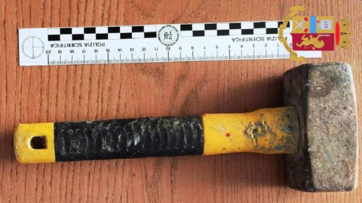 Operaio aggredito e colpito alla testa con una mazza da edilizia - 