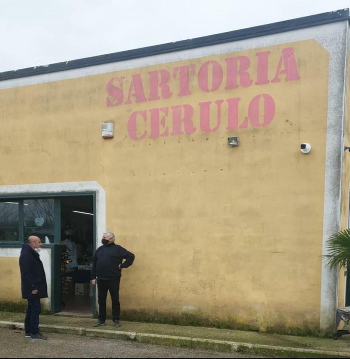 Cervinara. Il Presidente dell'Asi visita la Sartoria Cerulo - 