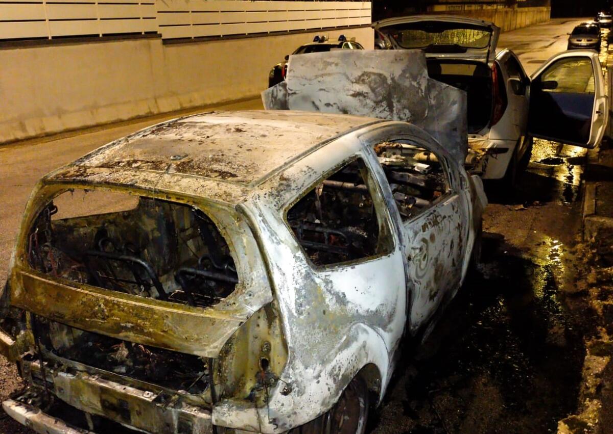 Data alle fiamme una Citroen C2, danneggiata anche una Punto - 
