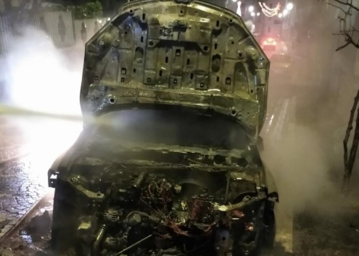 Date alle fiamme una Renaul Megane - 
