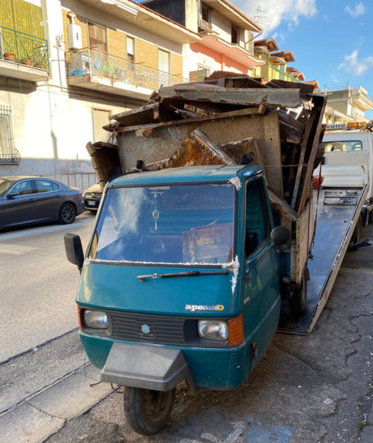 Trasporto di rifiuti, Carabinieri denunciano una coppia e sequestrano "tre ruote" - 