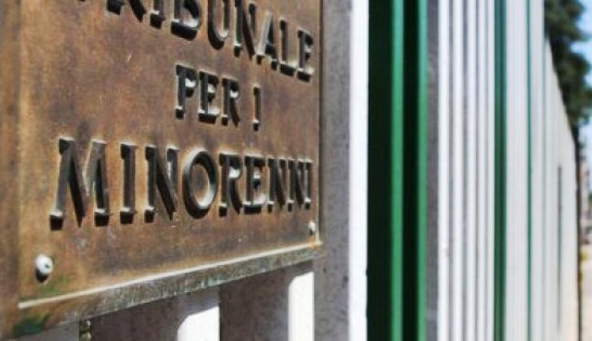 Chiesto rinvio a giudizio di un 17 enne per violenza sessuale: avrebbe indotto cuginetto di 4 anni a praticargli un rapporto orale - 