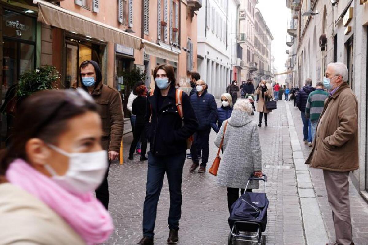 Resta obbligatorio in Campania uso mascherine all'aperto - 
