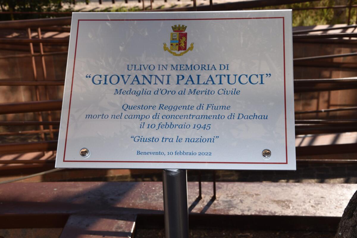 Benevento. Targa in memoria di Giovanni Palatucci - 