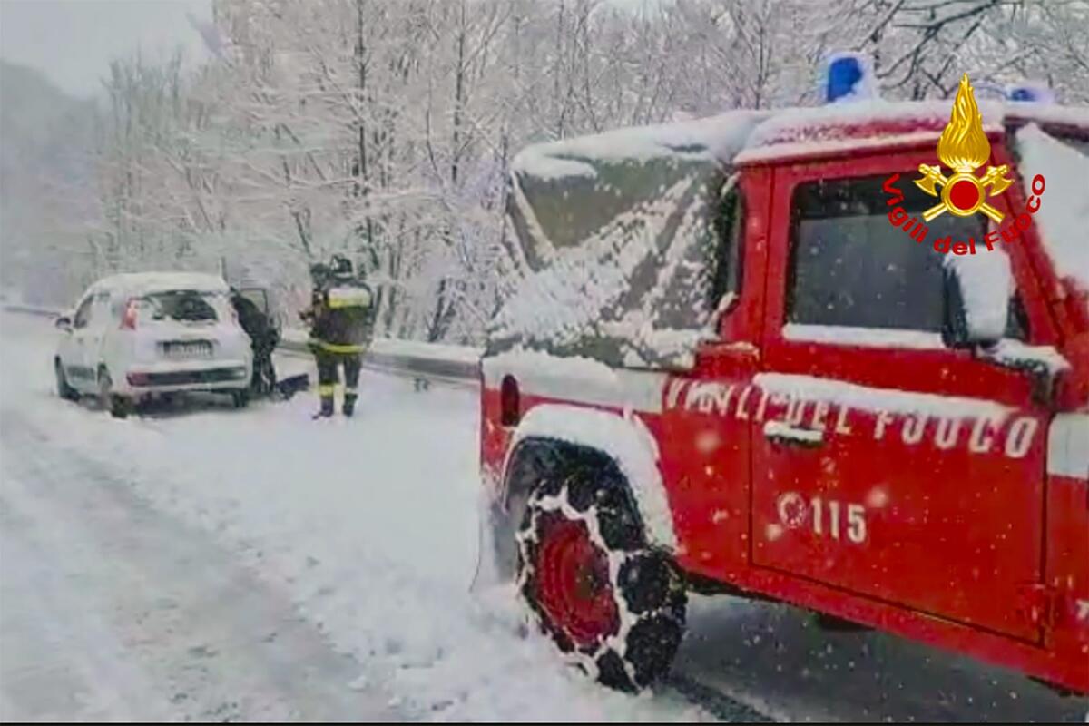 Neve: una trentina di interventi dei Vigili del fuoco di Avellino - 