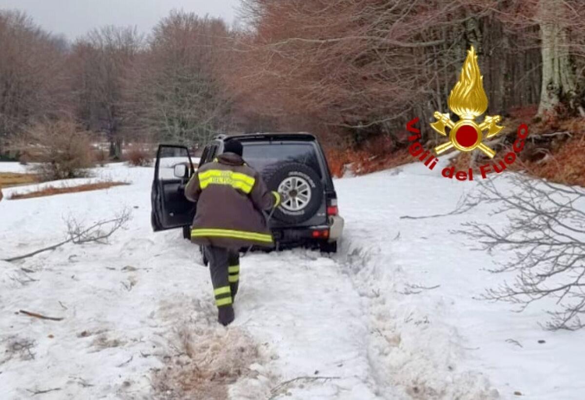 Quattro ragazzi restano bloccati nella neve sul Laceno - 