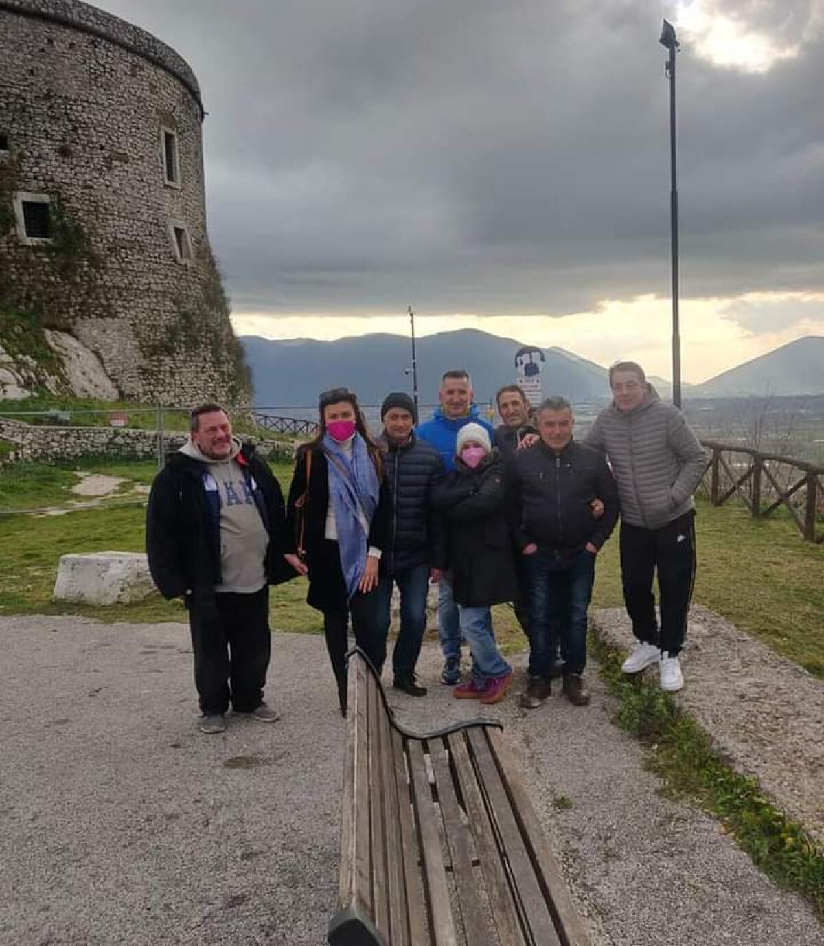 Montesarchio.Ripristinate le panchine sul piazzale della Torre - 