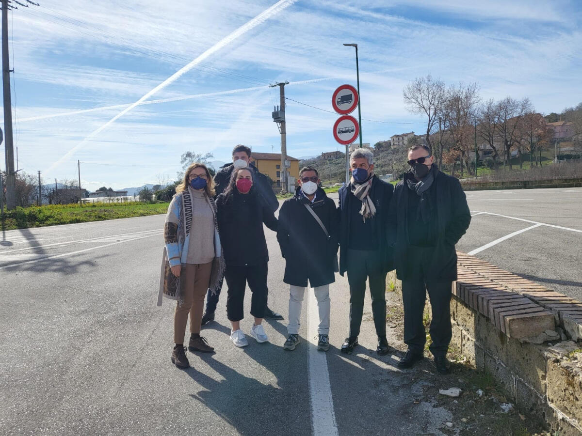Messa in sicurezza della Fondo valle sabato nella zona di Casale Maccabei - 