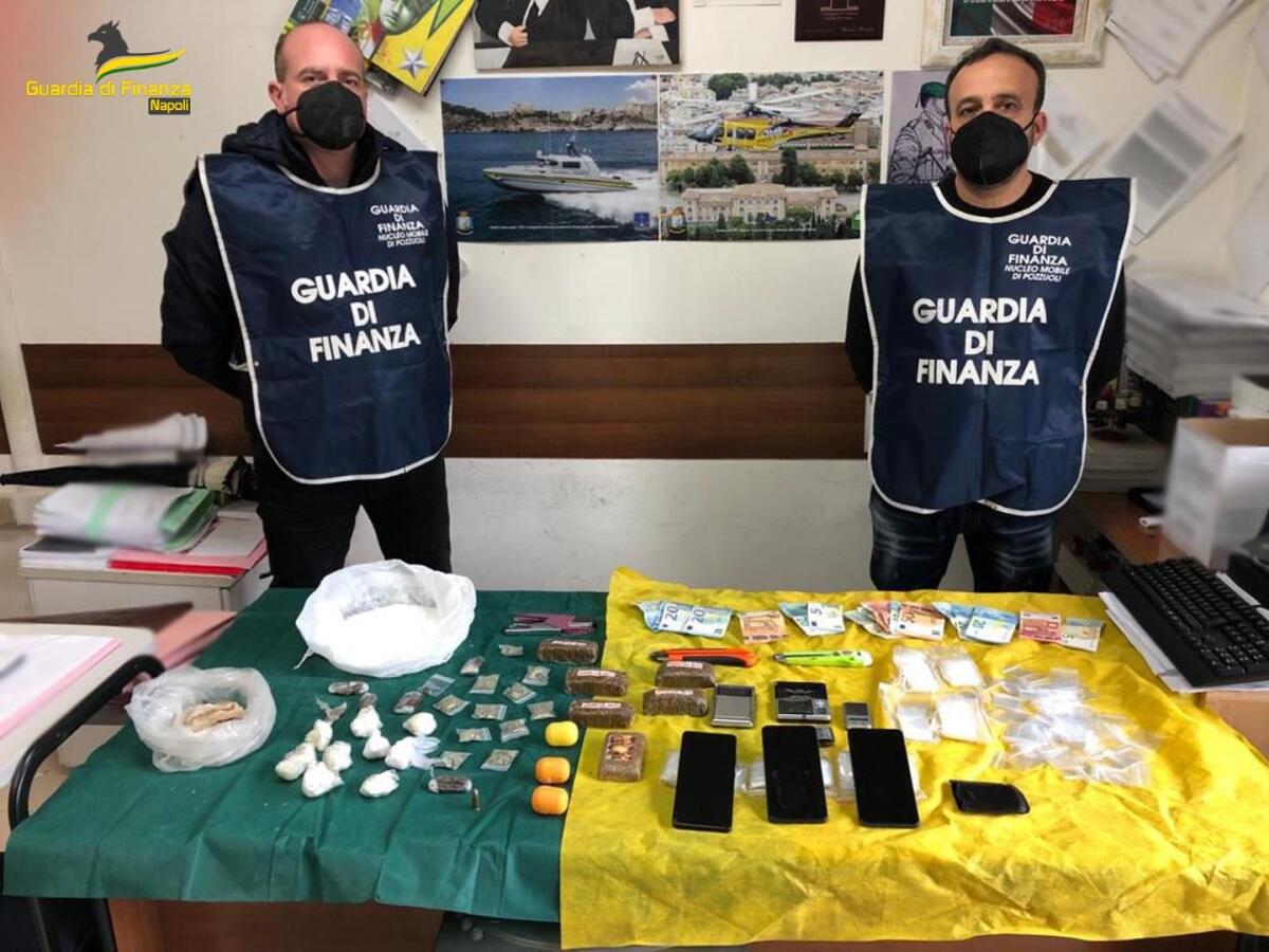 In un casolare il “Market della Droga”.  Sequestrata anche la “Droga dello Stupro” - 