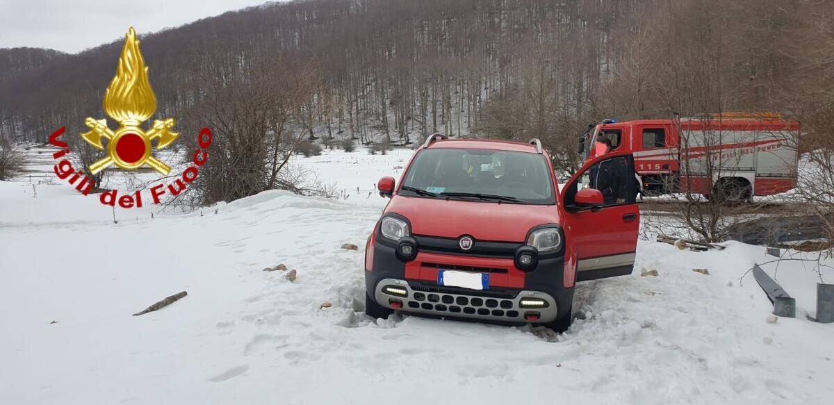 Escursionista bloccato nella neve, soccorso dai Vigili del fuoco - 