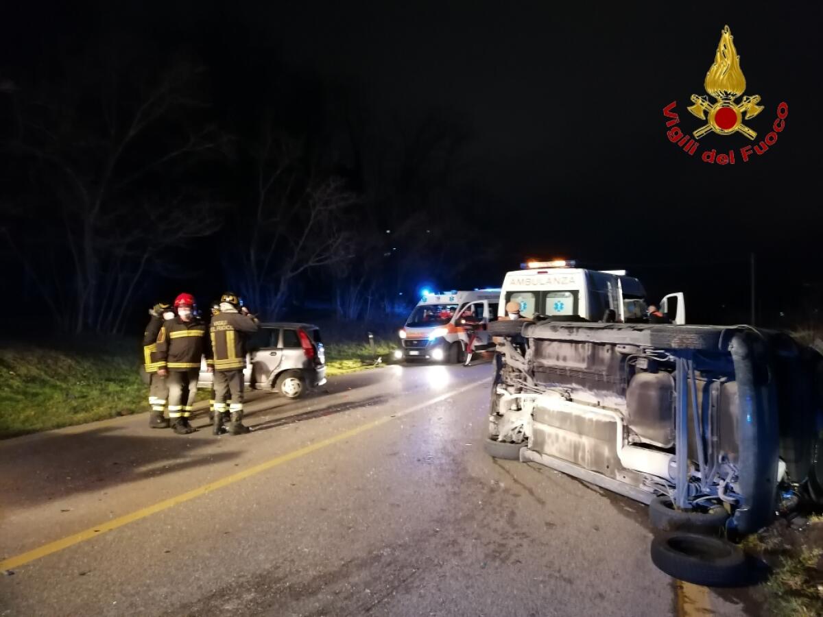 Scontro tra due auto, feriti un 90 enne e un 33 enne - 