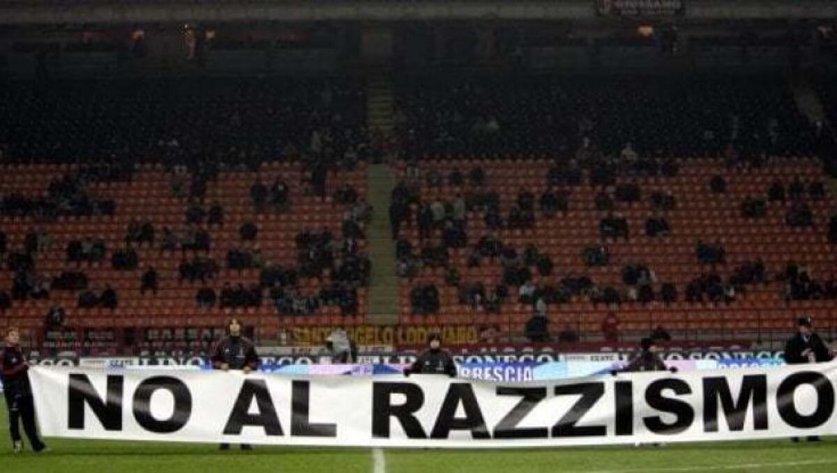 Insulti razzisti ad un calciatore dell'Altavilla Irpina: "Negro, scimmia, torna nella foresta, mangia banane" - 