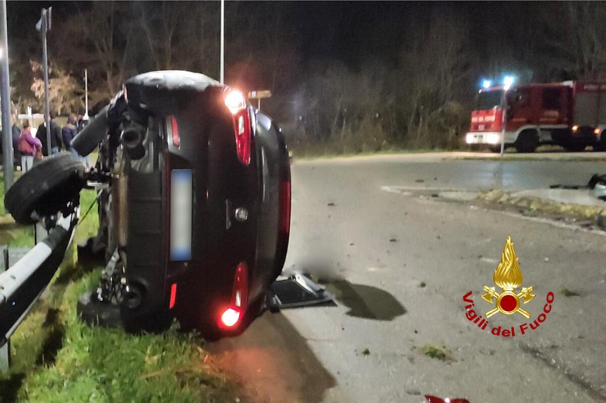 Scontro tra due auto, sette le persone ferite - 