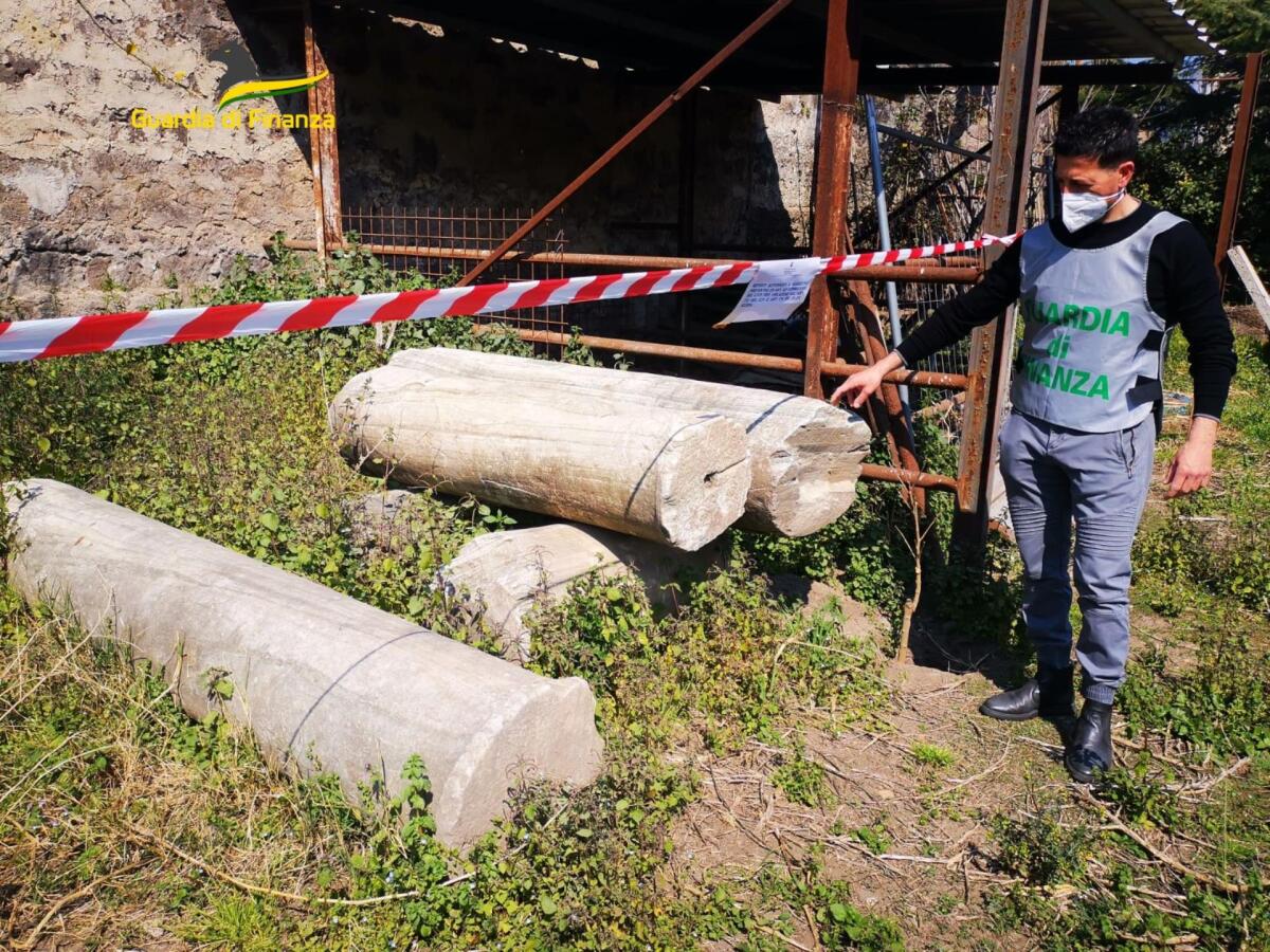 Sequestrati alcuni reperti archeologici risalenti all’epoca romana di grande valore storico - 