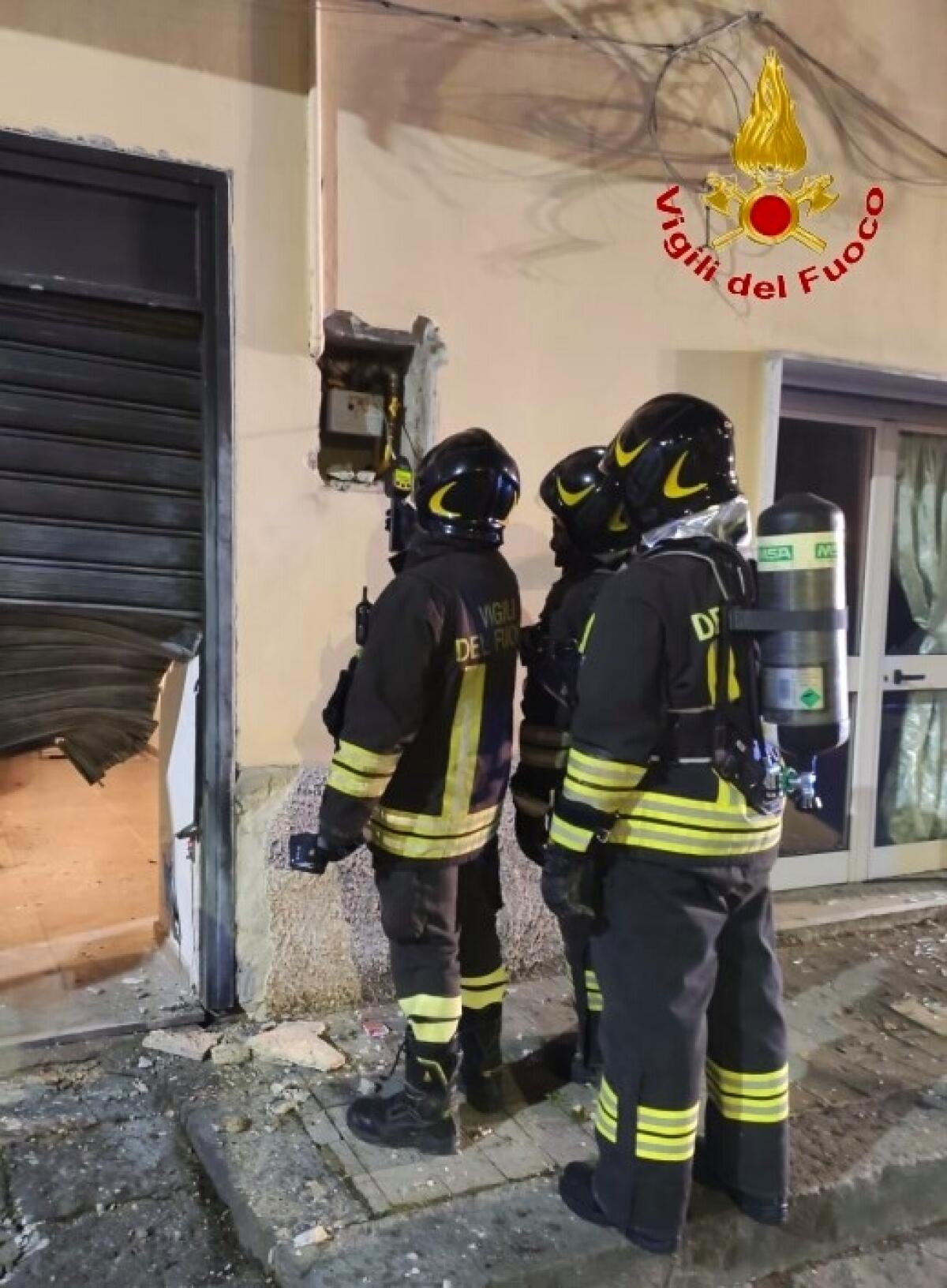 Altavilla Irpina. Bomba carta esplode nei pressi di un'abitazone, indagano i carabinieri - 