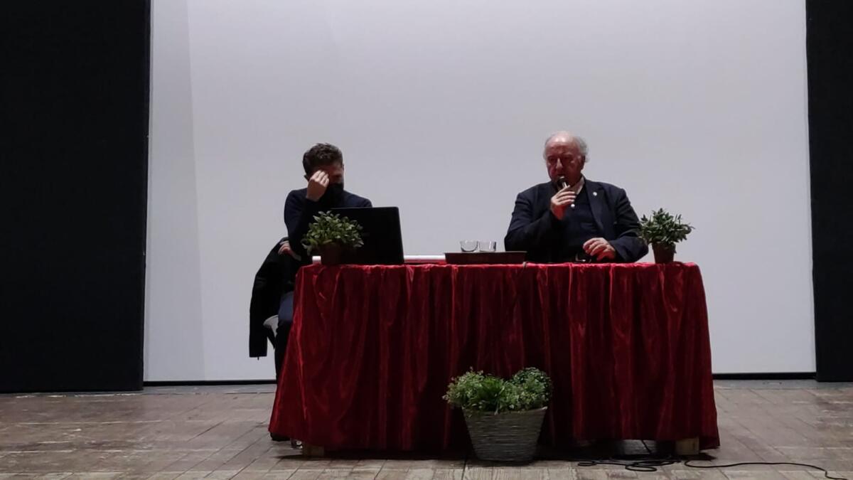 Airola. Prima lectio magistralis con il prof. Francesco D’Episcopo - 