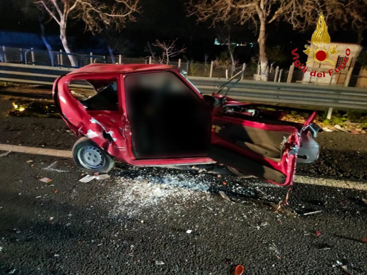 Un morto e otto feriti in un incidente stradale sulla A16 - 
