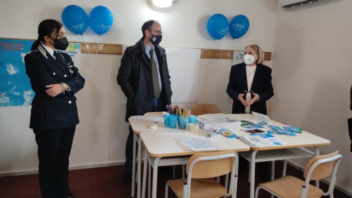 Grazie a Telefono Azzurro allestito nel carcere di Benevento uno spazio dedicato ai più piccoli che potranno attendere le visite con i genitori. - 