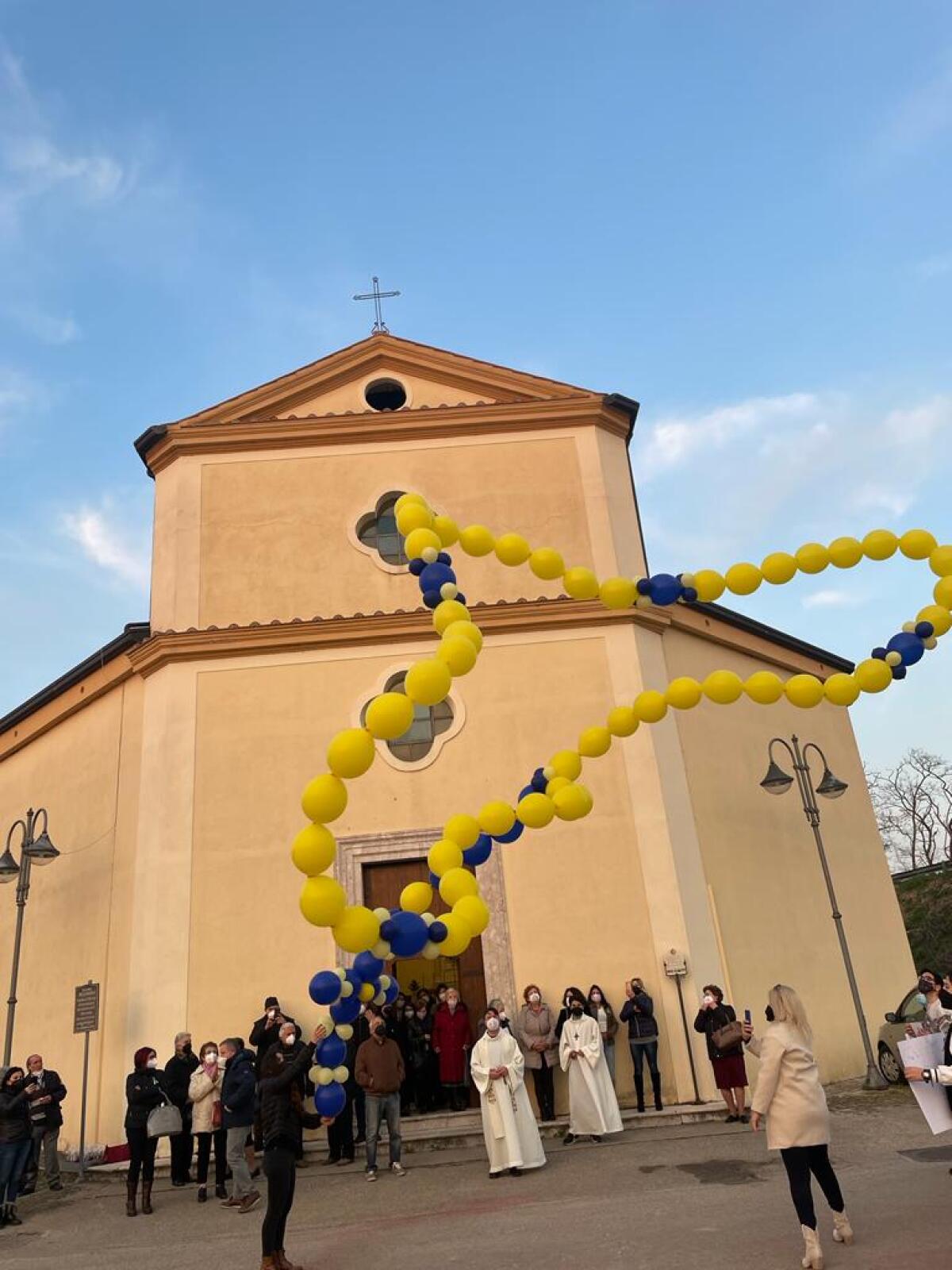 Castelvenere: in cielo un “Rosario” di palloncini per la Pace in Ucraina - 
