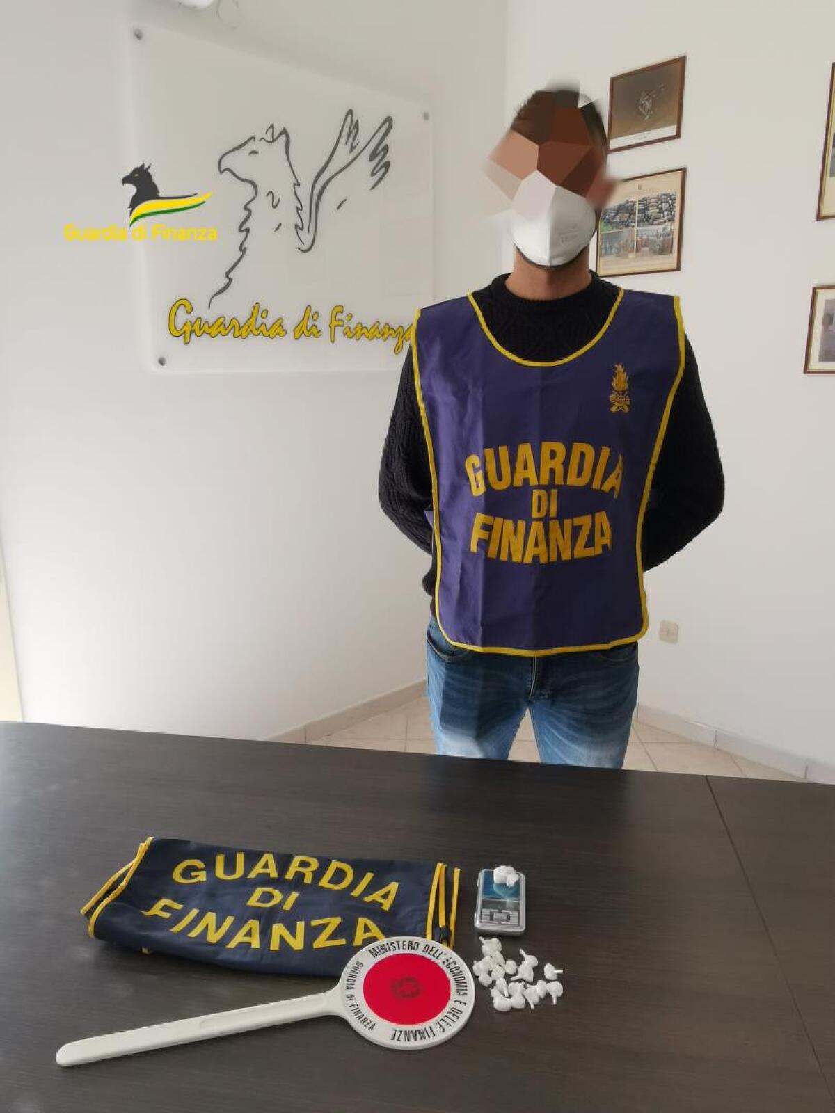 Scoperta cocaina all'interno di uno Smart Shop, in manette un 45 enne - 